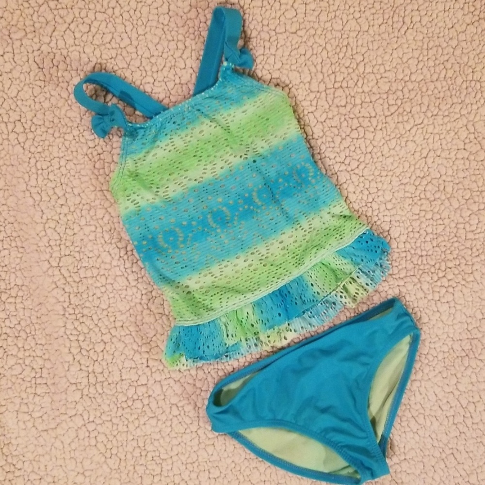 Little girls 2 piece swimsuit
